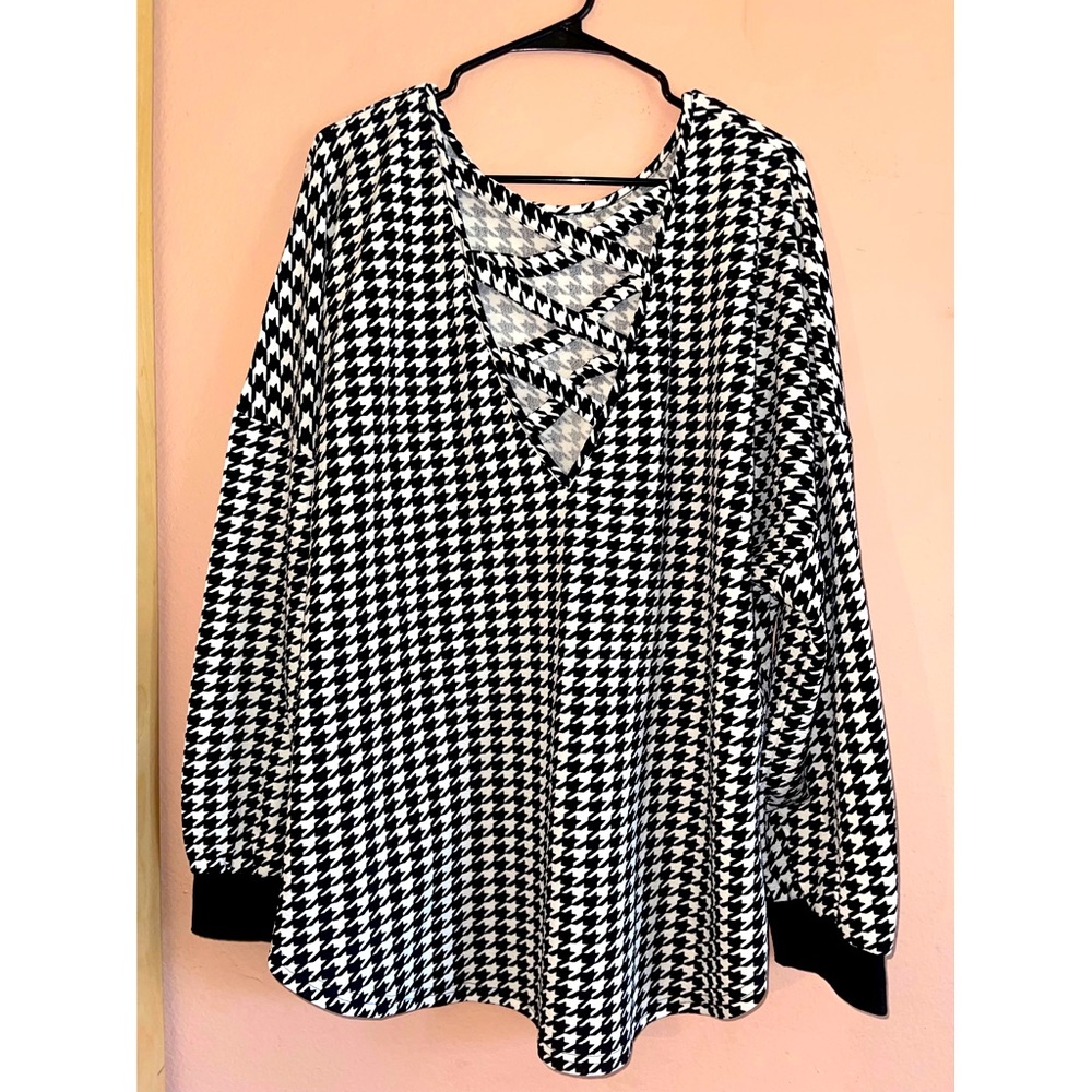 Womens Houndstooth Shirt. Size 3XL